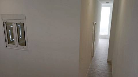 Loja com terraço, 4 divisões e rendimento de 1.200€/mês