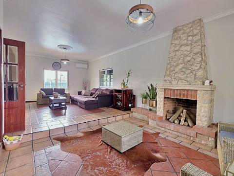 Moradia T5 com piscina e espaço para churrasco em Palmela