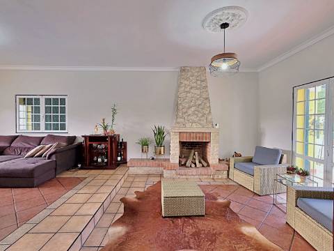 Moradia T5 com piscina e espaço para churrasco em Palmela