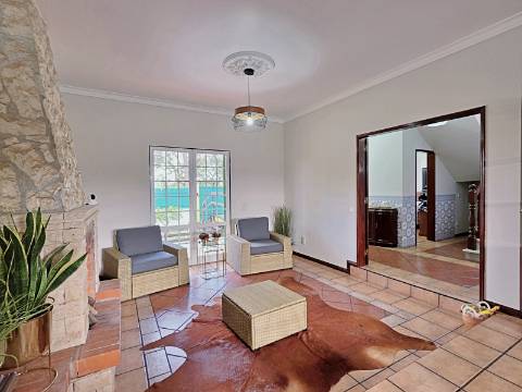 Moradia T5 com piscina e espaço para churrasco em Palmela