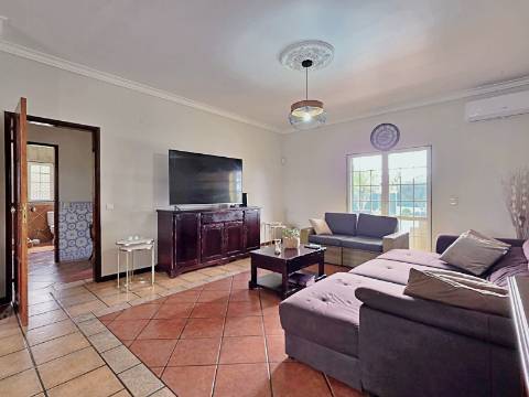 Moradia T5 com piscina e espaço para churrasco em Palmela