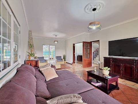 Moradia T5 com piscina e espaço para churrasco em Palmela