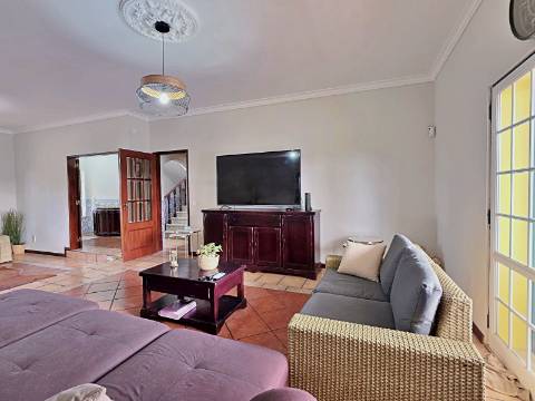 Moradia T5 com piscina e espaço para churrasco em Palmela