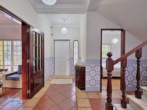 Moradia T5 com piscina e espaço para churrasco em Palmela