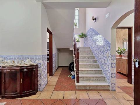 Moradia T5 com piscina e espaço para churrasco em Palmela