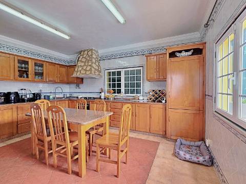 Moradia T5 com piscina e espaço para churrasco em Palmela