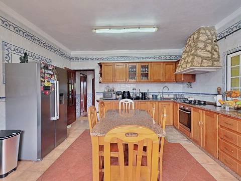 Moradia T5 com piscina e espaço para churrasco em Palmela