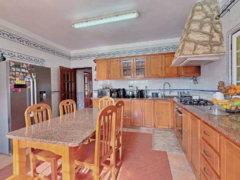 Moradia T5 com piscina e espaço para churrasco em Palmela