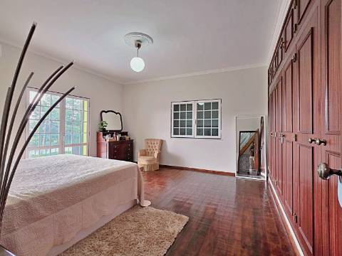 Moradia T5 com piscina e espaço para churrasco em Palmela