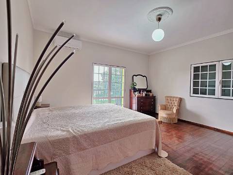 Moradia T5 com piscina e espaço para churrasco em Palmela