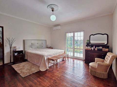 Moradia T5 com piscina e espaço para churrasco em Palmela