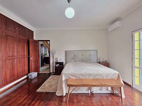 Moradia T5 com piscina e espaço para churrasco em Palmela