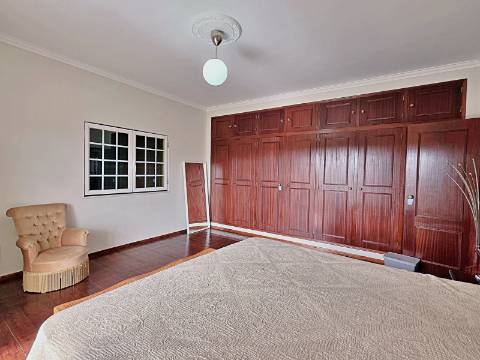 Moradia T5 com piscina e espaço para churrasco em Palmela