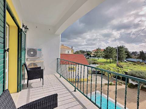 Moradia T5 com piscina e espaço para churrasco em Palmela