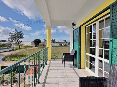 Moradia T5 com piscina e espaço para churrasco em Palmela