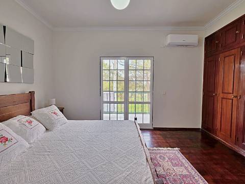 Moradia T5 com piscina e espaço para churrasco em Palmela