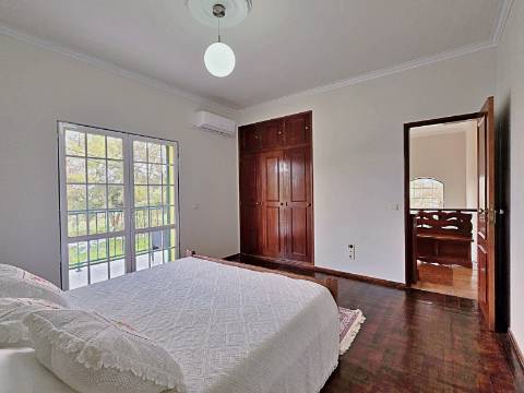 Moradia T5 com piscina e espaço para churrasco em Palmela