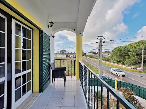 Moradia T5 com piscina e espaço para churrasco em Palmela