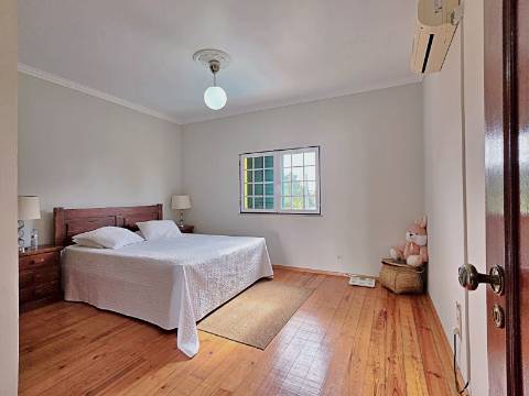 Moradia T5 com piscina e espaço para churrasco em Palmela