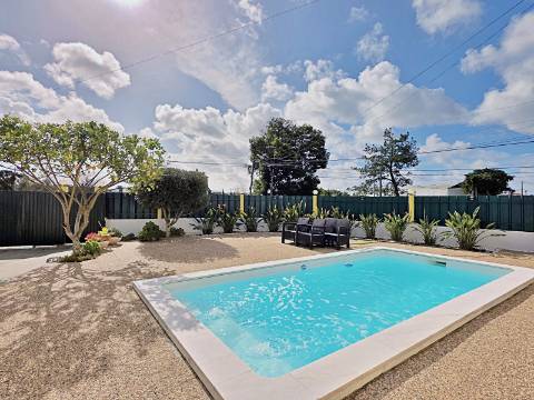 Moradia T5 com piscina e espaço para churrasco em Palmela