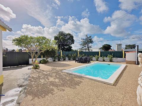 Moradia T5 com piscina e espaço para churrasco em Palmela
