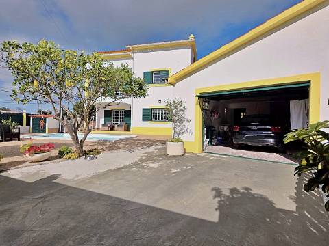 Moradia T5 com piscina e espaço para churrasco em Palmela