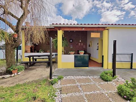 Moradia T5 com piscina e espaço para churrasco em Palmela