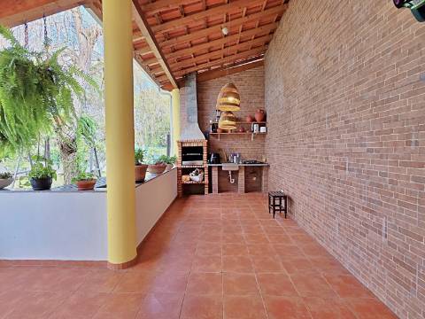 Moradia T5 com piscina e espaço para churrasco em Palmela