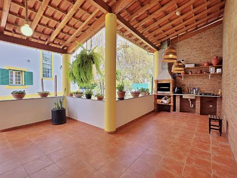 Moradia T5 com piscina e espaço para churrasco em Palmela