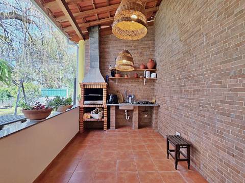 Moradia T5 com piscina e espaço para churrasco em Palmela