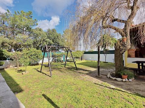 Moradia T5 com piscina e espaço para churrasco em Palmela