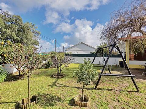 Moradia T5 com piscina e espaço para churrasco em Palmela