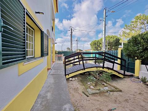 Moradia T5 com piscina e espaço para churrasco em Palmela