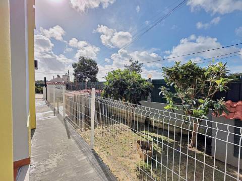 Moradia T5 com piscina e espaço para churrasco em Palmela