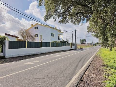 Moradia T5 com piscina e espaço para churrasco em Palmela