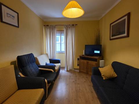 Apartamento T1 em Sesimbra | Centro da Vila e Perto da Praia