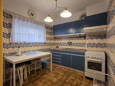 Apartamento T1 em Sesimbra | Centro da Vila e Perto da Praia