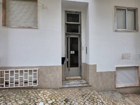 Apartamento T1 em Sesimbra | Centro da Vila e Perto da Praia