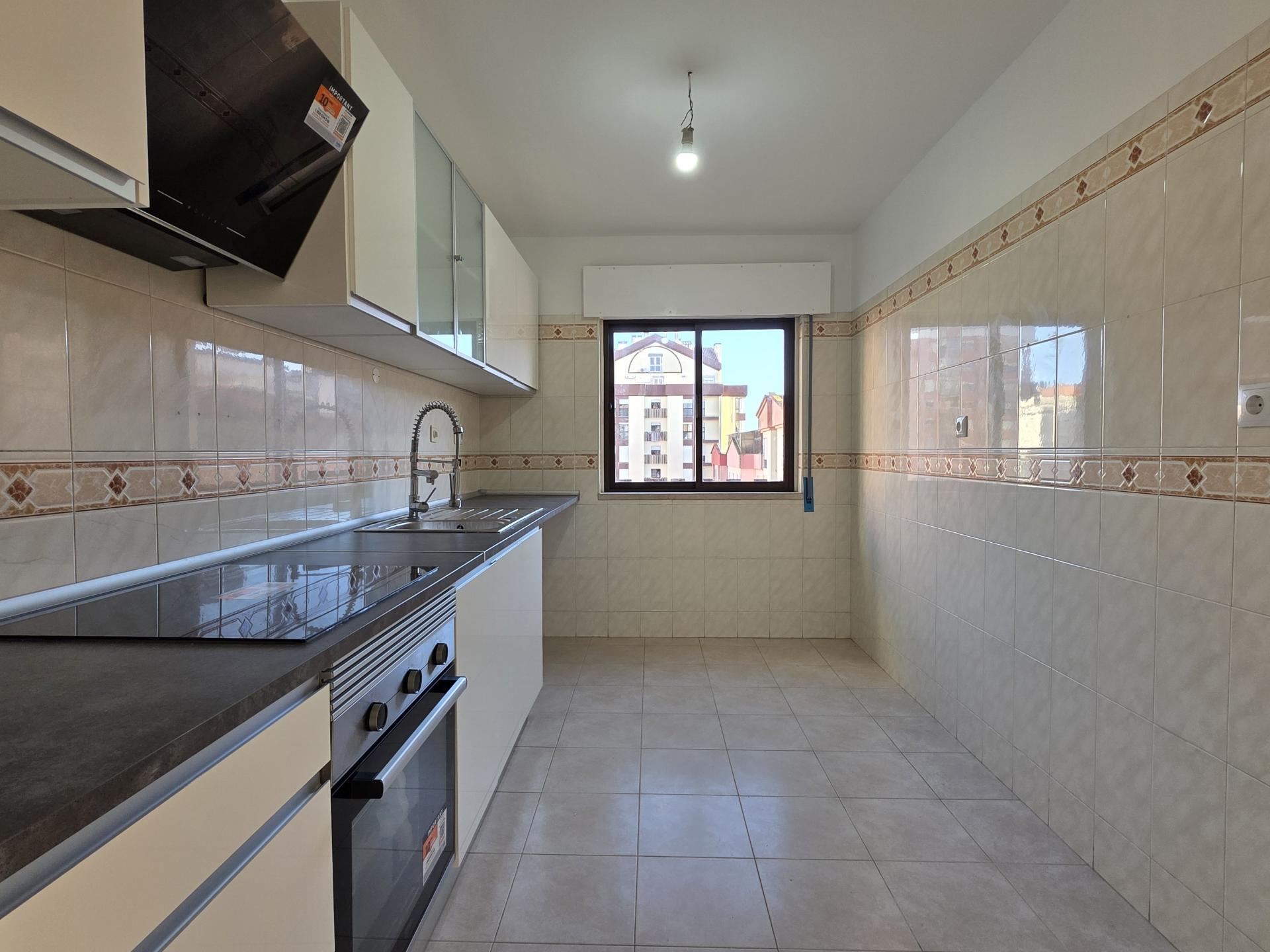 Apartamento T2 com Melhoramentos | Tapada das Mercês - Mem Martins