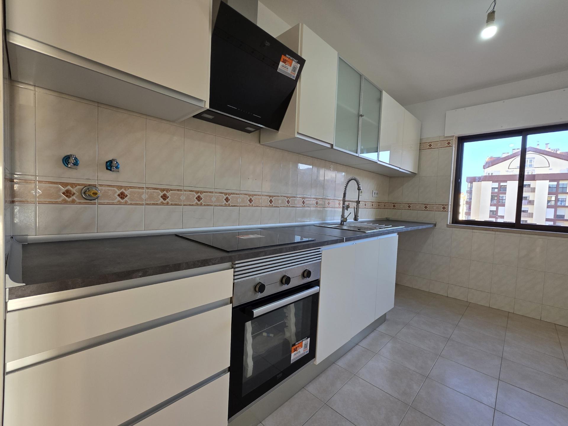 Apartamento T2 com Melhoramentos | Tapada das Mercês - Mem Martins