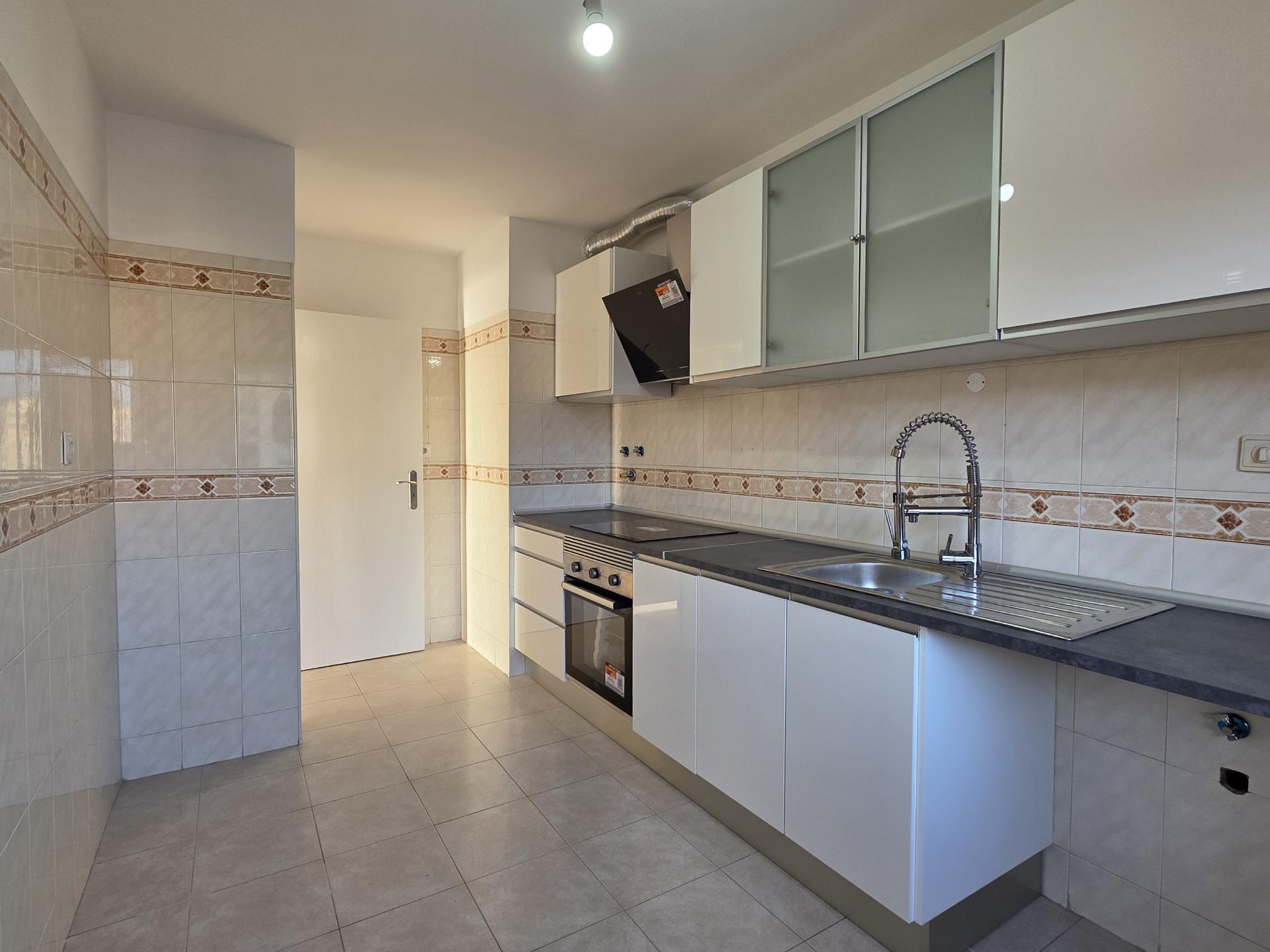 Apartamento T2 com Melhoramentos | Tapada das Mercês - Mem Martins