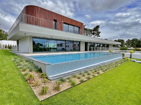 Moradia independente T5+2 à venda em Verdizela, Corroios