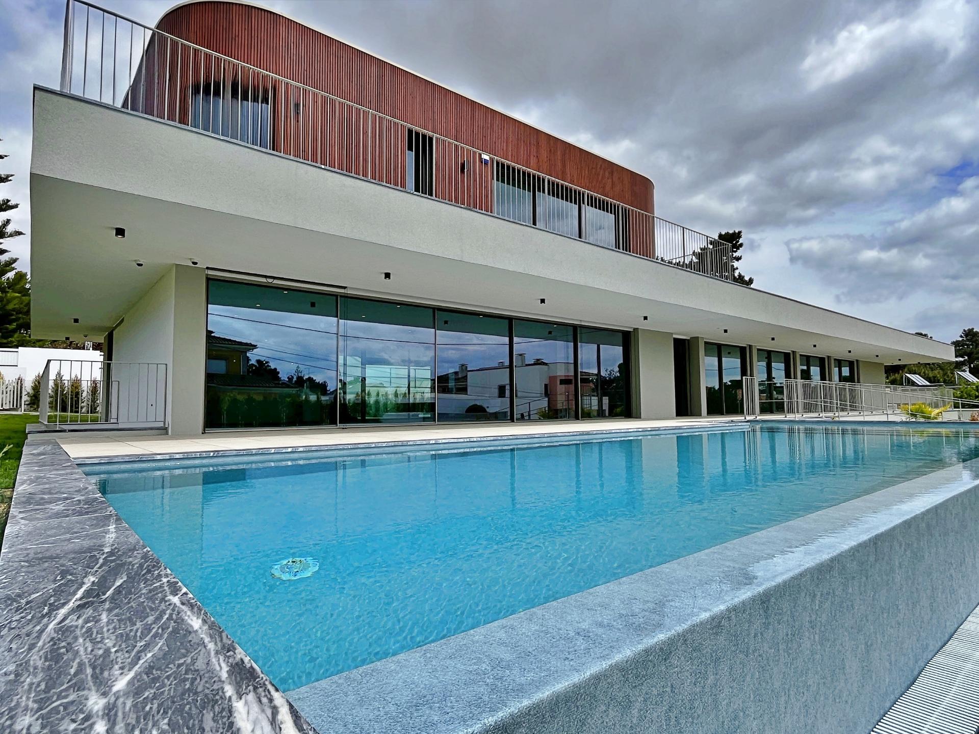 Moradia independente T5+2 à venda em Verdizela, Corroios