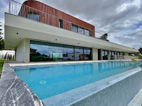 Moradia independente T5+2 à venda em Verdizela, Corroios