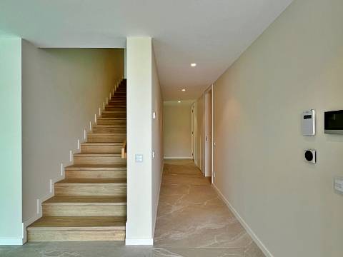 Moradia independente T5+2 à venda em Verdizela, Corroios