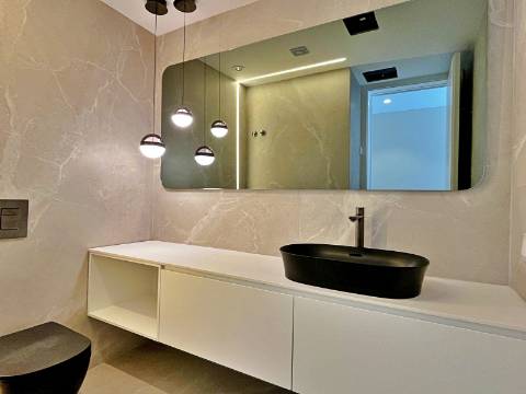 Moradia independente T5+2 à venda em Verdizela, Corroios