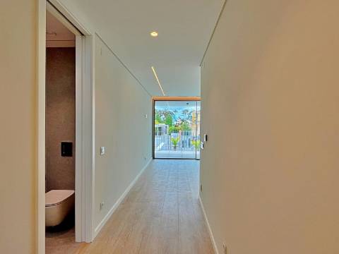 Moradia independente T5+2 à venda em Verdizela, Corroios