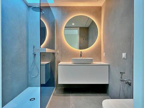 Moradia independente T5+2 à venda em Verdizela, Corroios