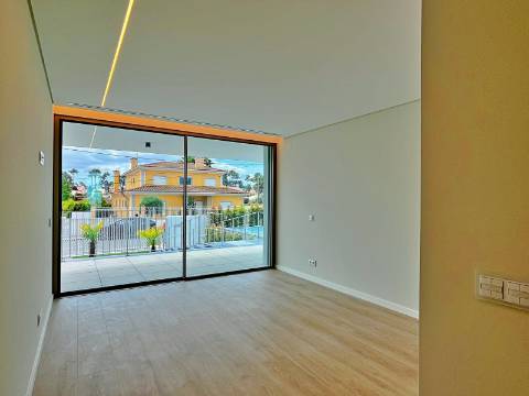 Moradia independente T5+2 à venda em Verdizela, Corroios