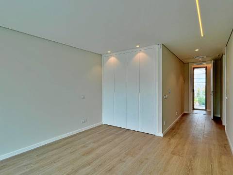 Moradia independente T5+2 à venda em Verdizela, Corroios